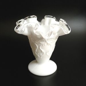 Fenton "Silver Crest Spanish Lace" White Vase 4" Tall Beauty ♥️